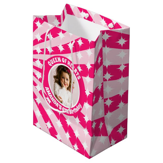 Sac Cadeau Moyen Reine Des Coeurs Rose Retro Photo Anniversaire (Devant Angle)