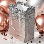 Sac Cadeau Moyen Rose Gold<br><div class="desc">Rose Gold - Blush Pink and Silver Faux Foil Metallic Sparkle Parties scintillant Brossé Métal Monogramme Nom Sac cadeau. Cela rend le sac cadeau parfait pour 16 ans,  mariage,  douche nuptiale,  anniversaire,  baby shower ou bachelorette pour quelqu'un qui aime le luxe glam et les styles chic.</div>