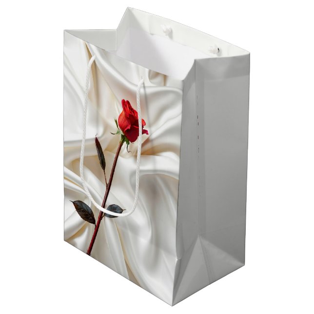 Sac Cadeau Moyen Rose rouge Valentine sur satin blanc (Devant Angle)