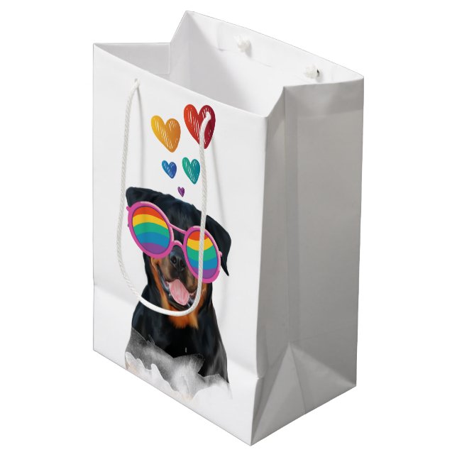 Sac Cadeau Moyen Rottweiler Chien avec Coeurs Saint-Valentin (Devant Angle)