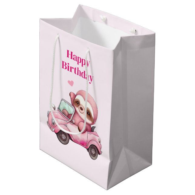 Sac Cadeau Moyen Sourire rose Sloth conduisant un Anniversaire conv (Devant Angle)