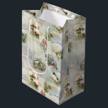 Sac Cadeau Moyen Sparkly Rustic Christmas Winter Scènes Collage<br><div class="desc">Étincelles magiques,  flocons de neige,  vignettes d'inspiration vintage avec des oiseaux d'hiver,  des cottages et des paysages rustiques enneigés,  d'élégantes bordures de foulards,  des flocons de neige et de saints sur un riche arrière - plan artisan en détresse,  bleu,  or et blanc.</div>