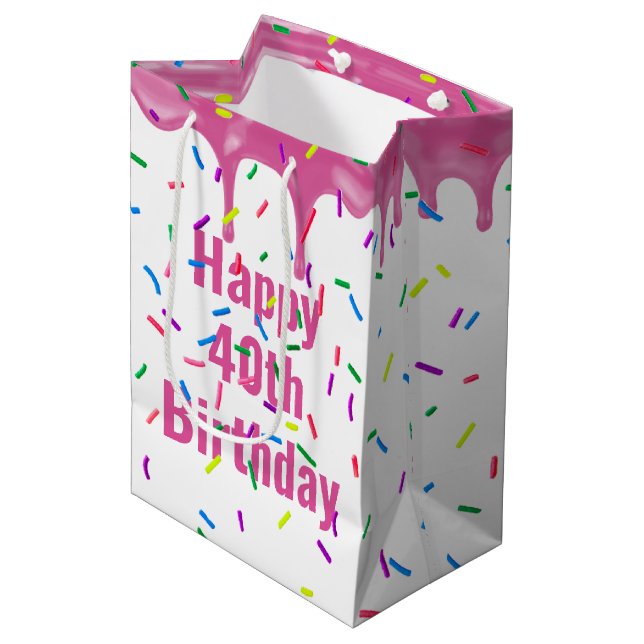 Sac Cadeau Moyen Sprinkles pour 40e anniversaire sur glaçage rose (Devant Angle)