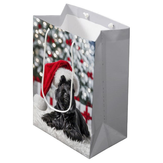 Sac Cadeau Moyen Terrier écossais de Noël sur tapis blanc (Devant Angle)