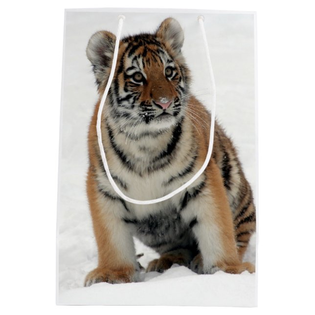 Sac Cadeau Moyen Tiger Cub in the Snow Photograph (Dos)