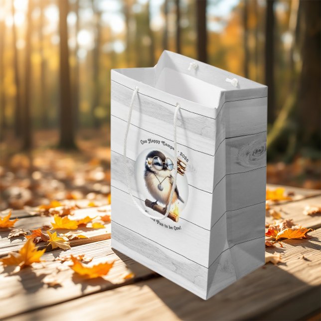 Sac Cadeau Moyen Un joyeux oiseau de camping | Anniversaire du camp (One Happy Camper Bird | Rustic Camping Birthday Medium Gift Bag)