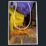 Sac Cadeau Moyen Vincent Van Gogh Café Terrasse Au Night Fine Art<br><div class="desc">Vincent Van Gogh Cafe Terrace At Night Fine Art Vincent Willem van Gogh est un peintre postimpressionniste hollandais dont l'oeuvre, remarquable par sa beauté rugueuse, son honnêteté émotionnelle et sa couleur audacieuse, a eu une influence considérable sur l'art du XXe siècle. Il produit des portraits, des autoportraits, des paysages et...</div>