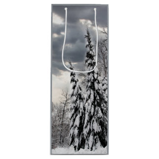 Sac Cadeau Pour Bouteille Arbres verts enneigés sous un hiver dramatique