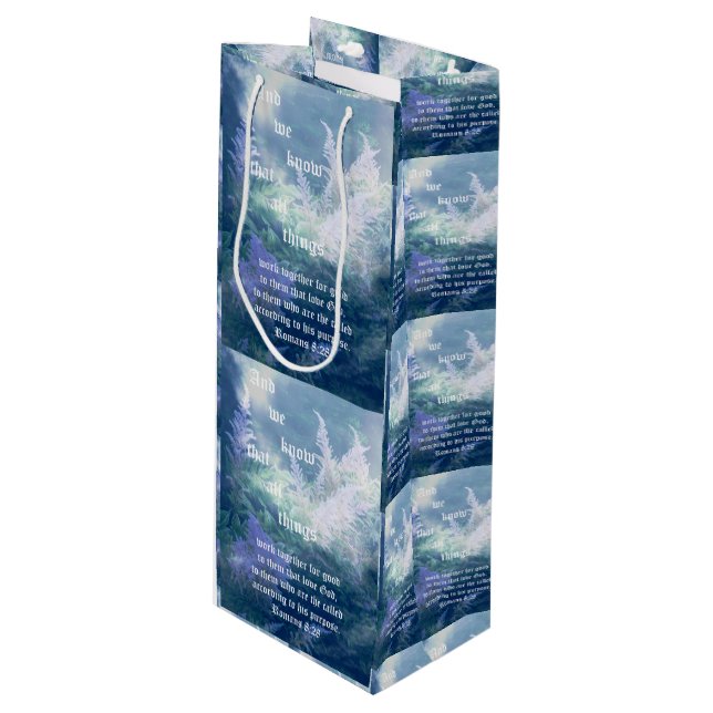 Sac Cadeau Pour Bouteille Astilbe Blue Mist Romans 8:28 (Devant Angle)