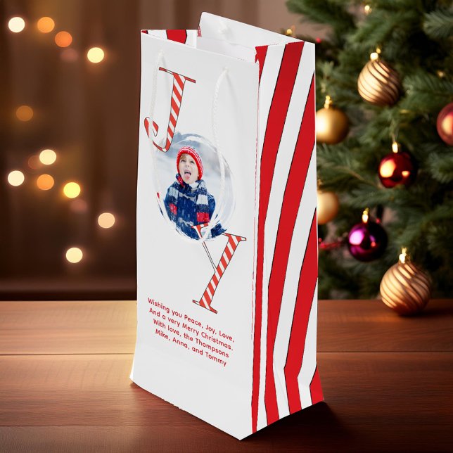 Sac Cadeau Pour Bouteille Joie de Noël rouge et blanc Personnalisée (Red and White Joy Typography Custom Holiday Gift Wine Bag)