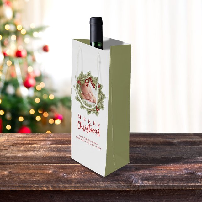 Sac Cadeau Pour Bouteille Joyeux Noël Photo Aquarelle Verdure Wreath (Custom green photo wreath greenery wine bag.)