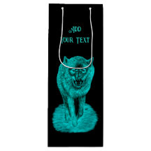 Loup noir en colère dans la nuit