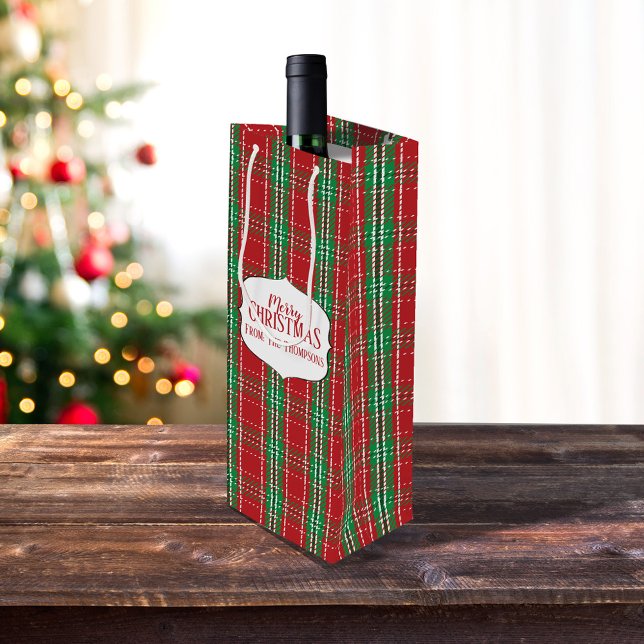 Sac Cadeau Pour Bouteille Monogramme de Motif d'hiver de Tartan rouge rustiq (Merry Christmas holiday red and green gift bag.)