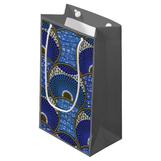 Sac cadeau, Wax Africain bleu avec fond gris. (Devant Angle)