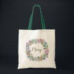 Sac d'accueil personnalisé de la servante d'accuei<br><div class="desc">Serre à fleurs de baies de printemps sur un sac fourre-tout de femme de chambre personnalisée. Police manuscrite élégante sur un monogramme.</div>