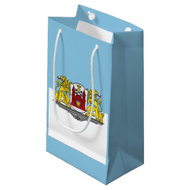 Sac de cadeau petit drapeau de Riga, Lettonie (Devant Angle)