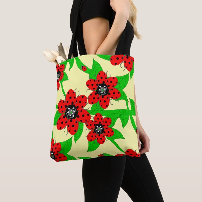 Sac de carrosserie à fleurs de Ladybug (De près)