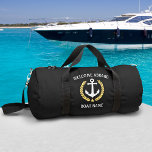 Sac De Sport Bienvenue à bord Nom du bateau Ancre Gold Laurel B<br><div class="desc">Un ancre nautique conçu sur mesure, des feuilles de laurier de style or et une étoile dorée avec "Welcome Aboard" et votre nom personnalisé ou nom de bateau sur un gymnase élégant ou sac à dos de voyage. Ce design est en blanc et or couleurs sur le noir ou modifier...</div>