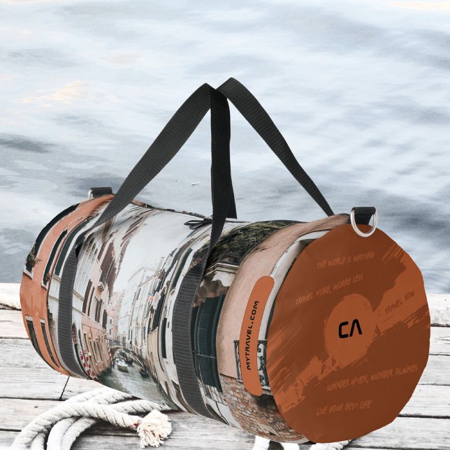 Sac De Sport Citation de voyage Boho Rust avec Monogramme & Pho (Travel Quotes Monogram Your Photo Boho Rust Duffle Bag ©Susanne Sachers - Sunny Wanderlust 🌞✈️)