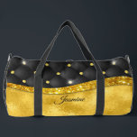 Sac De Sport Élégant faux or parties scintillant noir diamant m<br><div class="desc">Elégant faux or parties scintillant noir diamant monogramme personnalisé Duffle Sac. Il est conçu avec une élégante parties scintillant Tuffted noir et or. Pour le rendre plus spécial, il est également monogrammé et personnalisé avec le nom ou les initiales ou tout texte que vous aimez, cliquez sur le lien "personnaliser...</div>