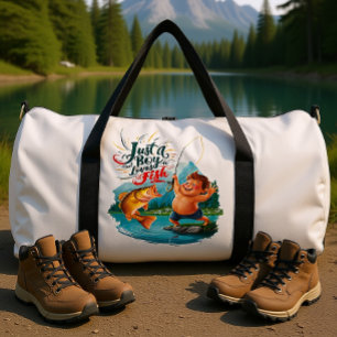 Sac De Sport Garçon joyeux ramenant une grosse prise sur un lac