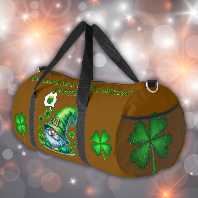 Sac De Sport Gnome mignonne St Patrick dormant sur marron | (Créateur téléchargé)