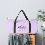 Sac De Sport Lavande violet monogramme initiales nom moderne<br><div class="desc">Un arrière - plan lavande,  violet. Personnalisez et ajoutez votre prénom,  vos initiales monographiques et votre nom complet.</div>