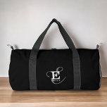 Sac De Sport Monogramme et nom de la calligraphie stylisée noir<br><div class="desc">Une belle conception de sac duffle avec une élégante représentation stylisée de votre nom et monogramme avec sérifs classiques et une typographie de script plus ornée dans une harmonie équilibrée et symétrique. Les trois éléments se fondent dans une harmonie sophistiquée et créent votre propre logo de marque personnelle. Montré ici...</div>