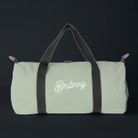 Sac De Sport Monogramme et nom personnalisés de Sage Vert moder<br><div class="desc">Le Monogramme et le Sac à Duffle de Sage Vert Moderne allie élégance et fonctionnalité. Doté d'une teinte verte à la sauge apaisante, ce sac à duffle peut être customisé d'un monogramme et d'un nom pour une touche personnelle. Il est parfait pour les voyages, les séances de gym ou les...</div>