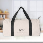 Sac De Sport Monogramme gris fusain rose rose moderne classique<br><div class="desc">Ce sac en duffel élégant et moderne est doté d'un monogramme serif classique et d'un nom sans serif en gris fusain sur un arrière - plan rose vif.</div>
