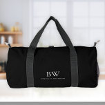 Sac De Sport Monogramme noir blanc minimal moderne classique<br><div class="desc">Ce sac en duffel élégant et moderne est doté d'un monogramme serif classique et d'un nom sans serif en blanc sur un arrière - plan noir.</div>
