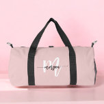 Sac De Sport Monogramme rose stylish Nom de la fillette Script<br><div class="desc">Mettez à niveau votre jeu avec le Sac à Duffle Stylish Pink Monogram Name Girl's Script Sports. Ce duffle à la mode présente un design chic rose pâle avec un monogramme de script personnalisé, un style et une fonctionnalité mixtes. Fabriqué à partir de matériaux durables et de haute qualité, il...</div>
