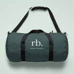 Sac De Sport Monogramme vert foncé élégant minimaliste moderne<br><div class="desc">Un monogramme minimaliste avec de grandes initiales typographiques dans une police classique avec votre nom ci-dessous sur un arrière - plan vert foncé. Le cadeau ou accessoire parfaitement personnalisé !</div>