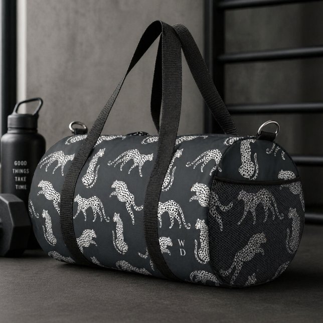 Sac de sport | Sac de gym à motif guépard (A stylish cheetah pattern duffle bag with fashion led appeal and monogram initials.)