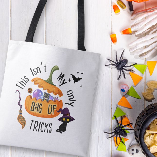 Sac de Tricks Sac fourre-tout d'Halloween | Drôle  (This isn't my only Bag of Tricks Halloween Tote Bag)
