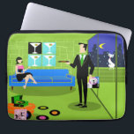 Sac d'ordinateur rétro Urban Cartoon Couple<br><div class="desc">Ce sac en informatique rétro Urban Cartoon Couple présente le dessin animé d'un appartement de grand standing élégamment décoré, donnant sur un horizon urbain. L'appartement dispose d'un sol vert et d'un mur en briques vertes. Sur le mur, quatre classiques Movie Martini Stretched Canvas Prints, également disponibles au magasin Zazzle de...</div>