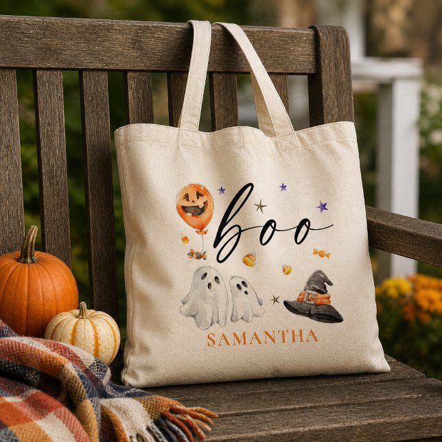 Sac fantôme BOO aquarelle Halloween Trick or Treat (Friendly watercolor ghosts, a pumpkin balloon, candy and a witch hat surround the playful word “boo.)