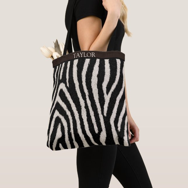 Sac fourre-tout à impression zèbre avec nom person (De près)