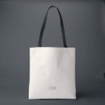 Sac fourre-tout à monogramme minimaliste pour demo<br><div class="desc">Un cadeau qu'elles transporteront partout— littéralement. Ce sac fourre-tout ivoire avec un monogramme gris épuré est suffisamment spacieux pour les essentiels du jour du mariage et suffisamment chic pour les courses quotidiennes. Un cadeau personnalisé pour demoiselle d'honneur qui est aussi pratique que beau.</div>