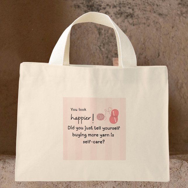 Sac fourre-tout « Acheter plus de fil est un soin  (You look happier! Did you tell yourself buying more yarn is self-care?" tote bag)