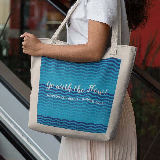 sac fourre-tout Blue Waves "Aller Avec Le Flux" (Go With The Flow Blue Waves Tote/Beach Bag)