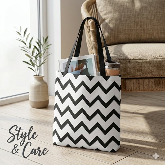 Sac fourre-tout Chevron classique en blanc et noir (Classic Chevron Tote in Crisp White and Black Bag)