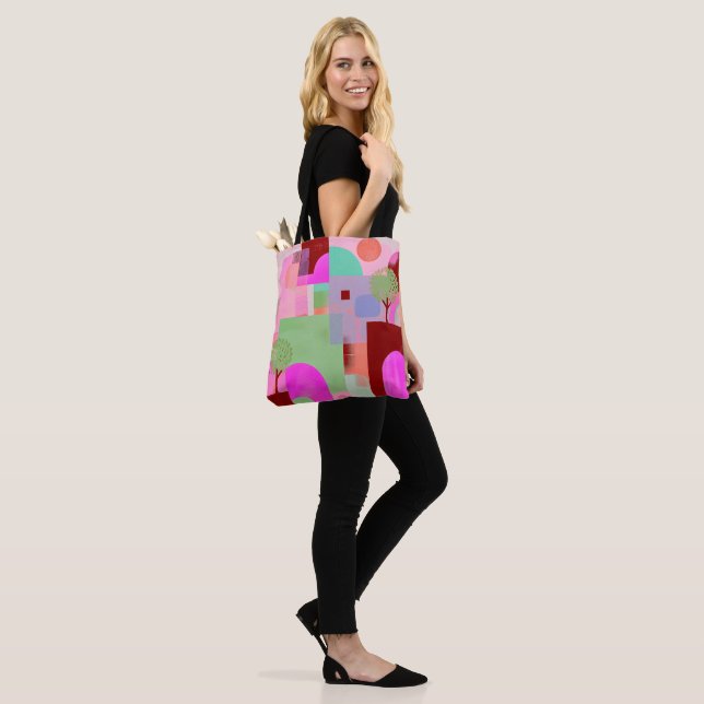 Sac fourre-tout d'art botanique vibrant – Fleur P (Sur le modèle)