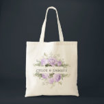 Sac fourre-tout de Mariage blanc violet<br><div class="desc">Les noms du couple mariage sont entourés de bords supérieurs et inférieurs de fleurs d'hydrangée blanche et de roses violets. Il y a une variété de feuilles et de branches qui lui donnent une ambiance très moderne et chic. Cet article fait partie de la collection Violette. J'ai des modèles que...</div>