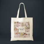 Sac fourre-tout en collage de photos<br><div class="desc">Sac fourre-tout à collage de photos. Notre collection moderne présente un mélange unique de collages de photos personnalisés et de "plus beau jour qui soit" capturé dans un élégant script calligraphié à la main, personnalisé avec vos noms et date de mariage. Cette pièce est plus qu'un simple produit ; c'est...</div>