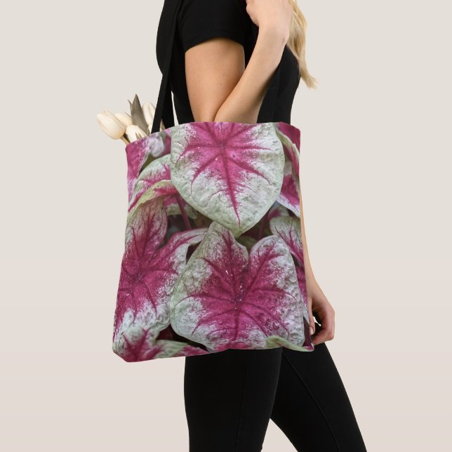 Sac fourre-tout en fleurs roses (De près)