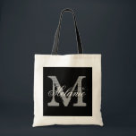 Sac fourre-tout monogramme personnalisé | noir et<br><div class="desc">Sac fourre-tout monogramme de nom personnalisé | noir et blanc. Design élégant de logo avec de belles initiales monogrammées. Idée cadeau vintage pour mariée, filles de fleurs, bonne d'honneur et demoiselles d'honneur en mariage. Texte de script classique avec lettre arrière - plan chic. Idéal aussi pour la douche nuptiale ou...</div>