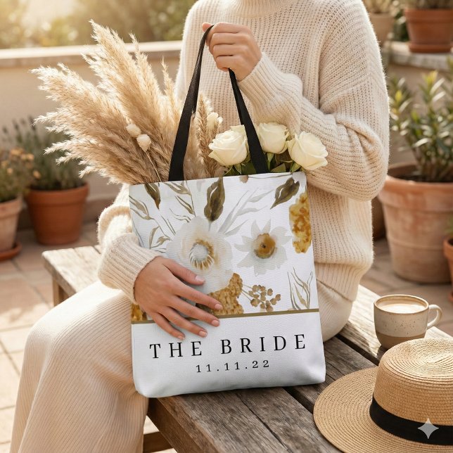 Sac fourre-tout personnalisé pour la mariée (This beautiful watercolor floral personalized bride tote bag would make a great bridal shower gift! )