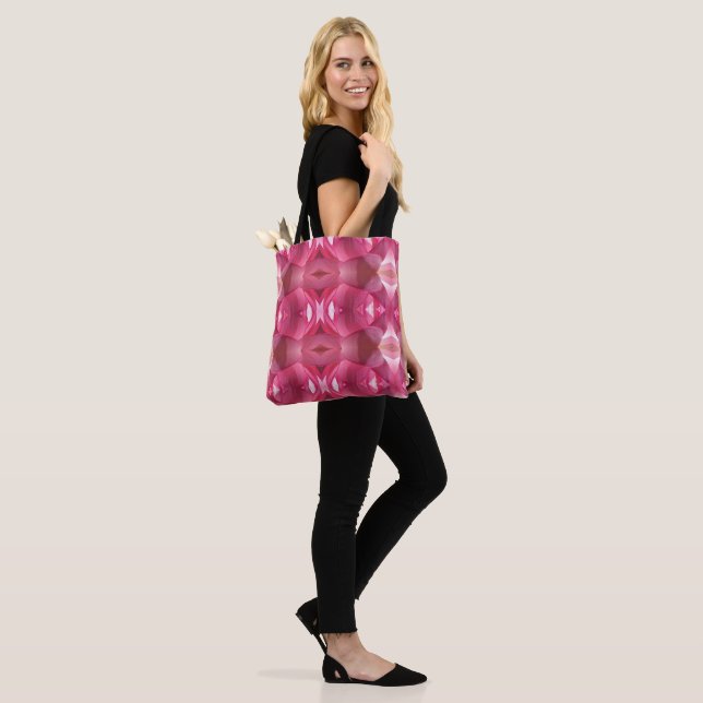 Sac fourre-tout rose Lotus Abstrait (Sur le modèle)