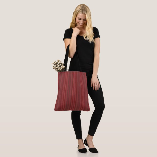 Sac fourre-tout tout-en-impression à rayures rouge (Sur le modèle)